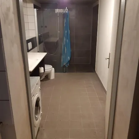 Old Central 2-room Souterrain Flat Iii شقة